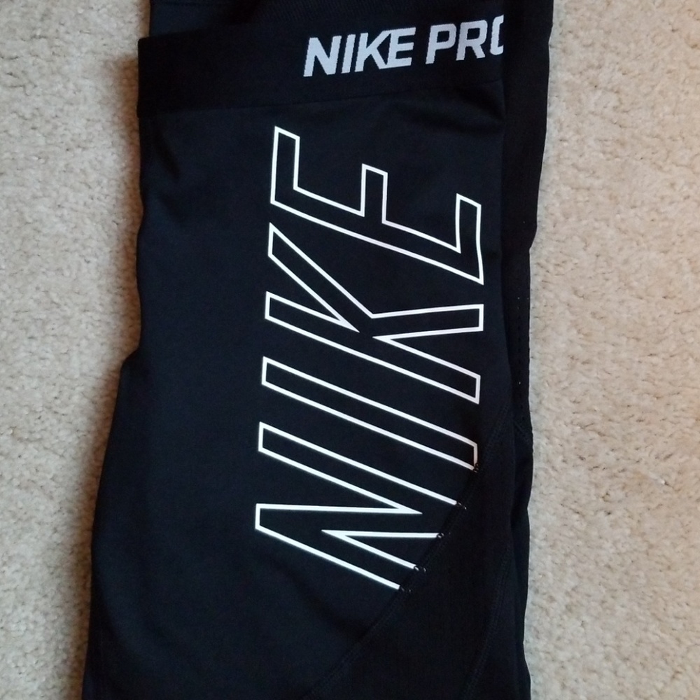 Nike Pro Capris